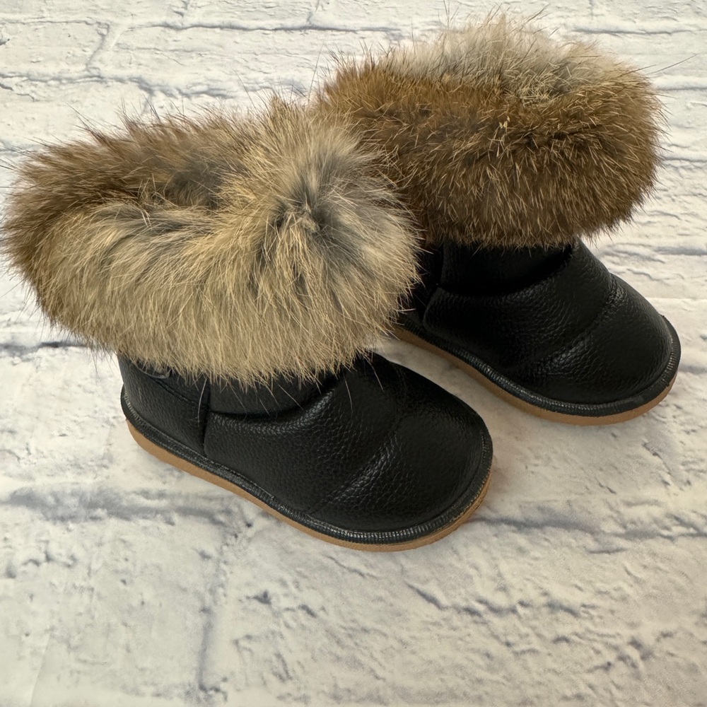 “2018” brand kids faux fur boots. Black/brown/beige fur. Lined, sz 22. US sz5